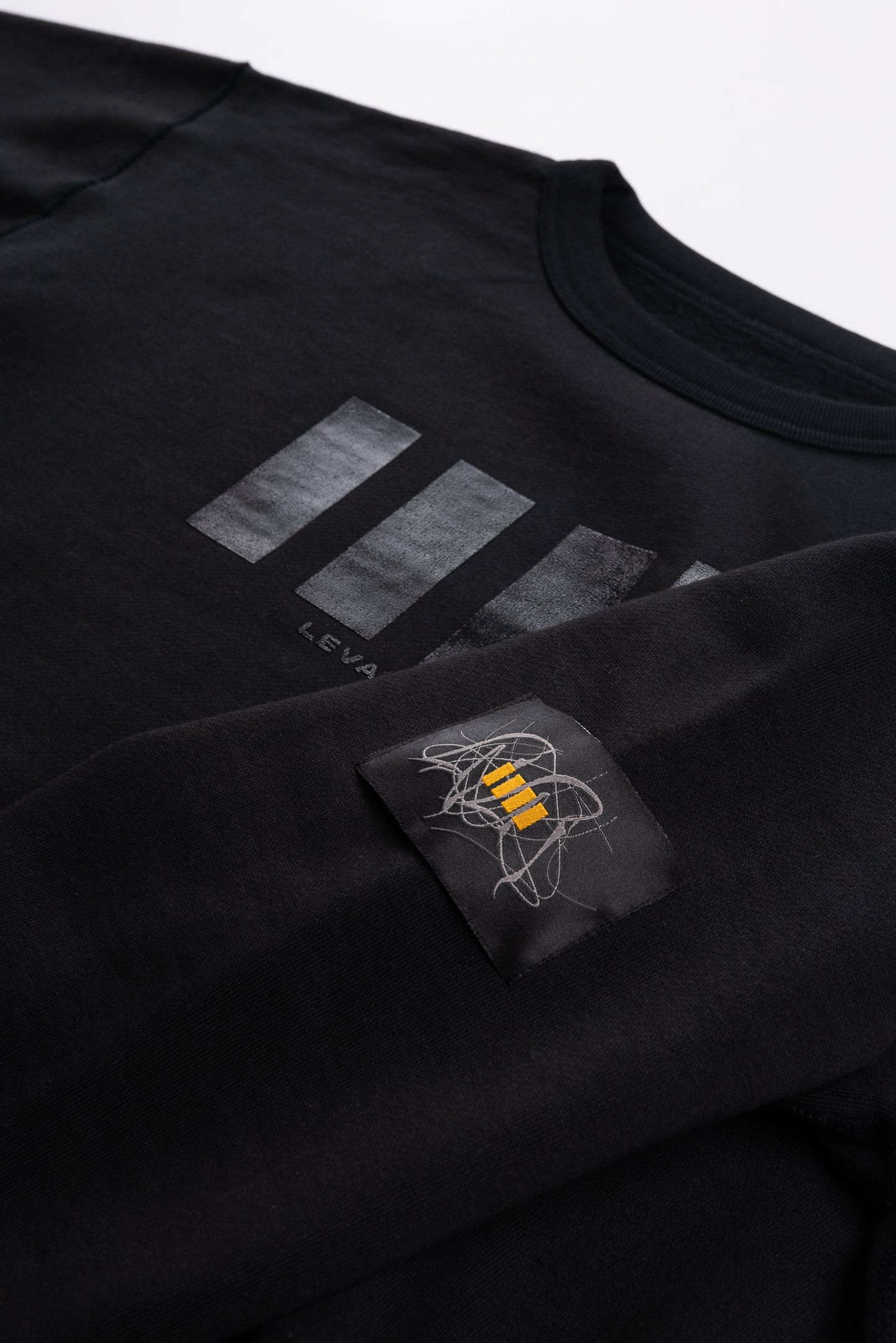 “METALLIC GRAFFITI DESIGN” Sweat chrome